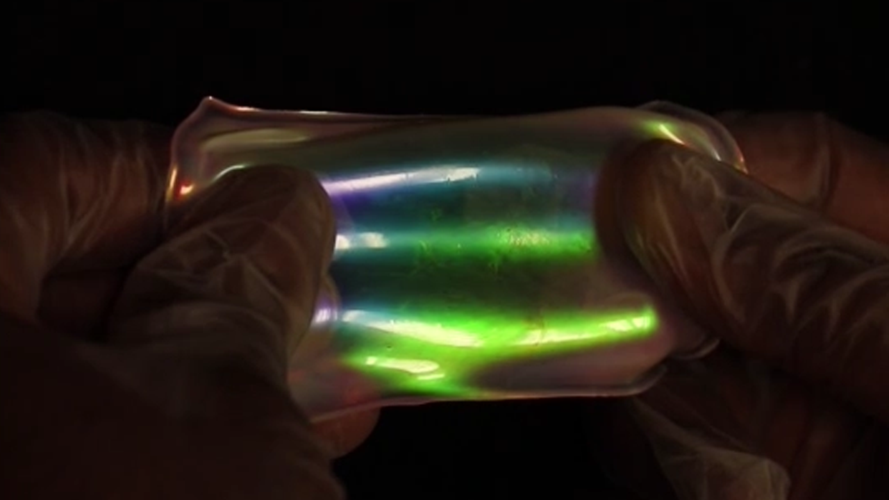 Color-changing liquid-crystal films for advanced optical devices