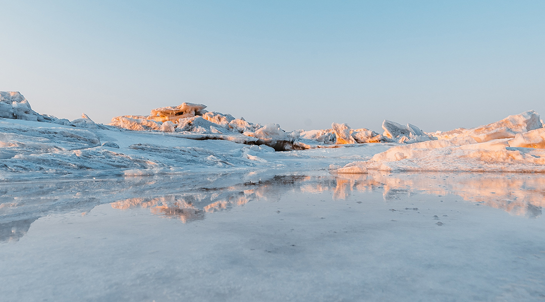 Sponging up oil droplets from Arctic wastewater