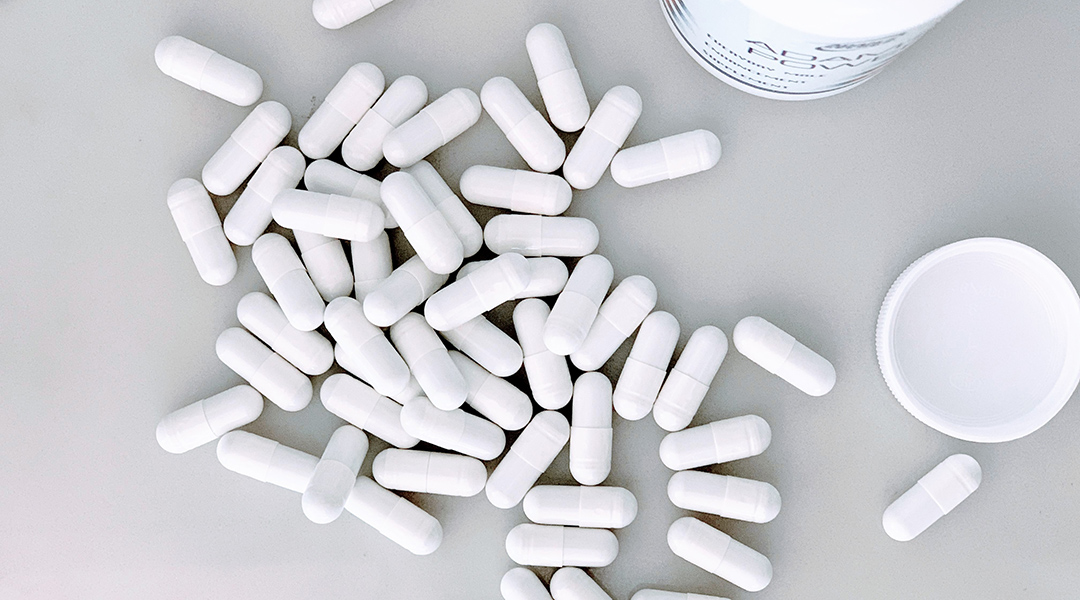 A “self-stirring” pill enhances drug bioavailability