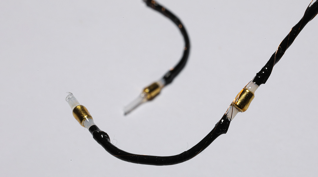 Smart threads make for dexterous catheters