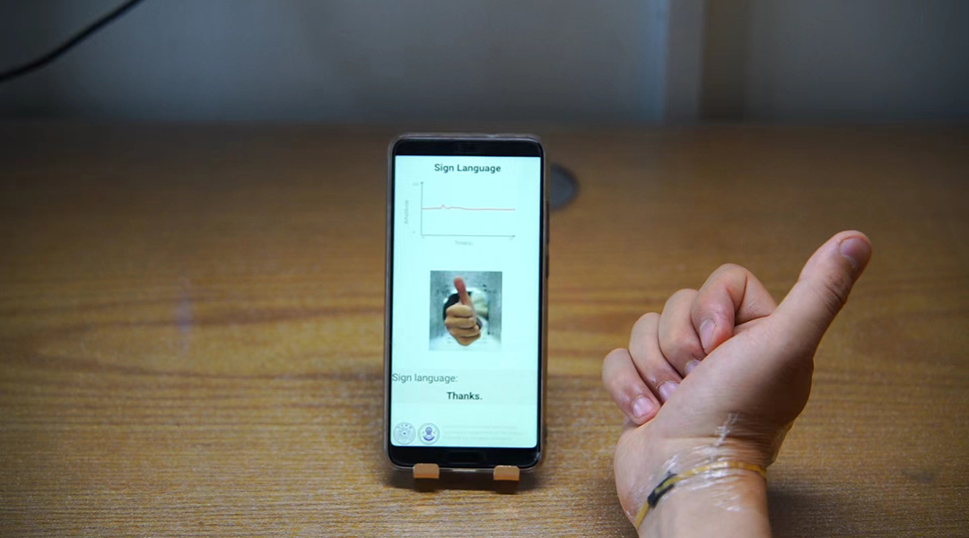 Device translates sign language into audio.