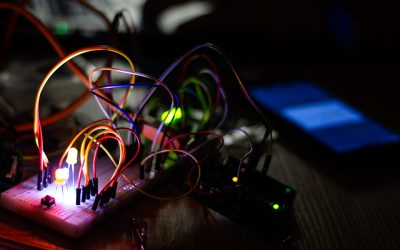 Using light to power wireless brain-like computers