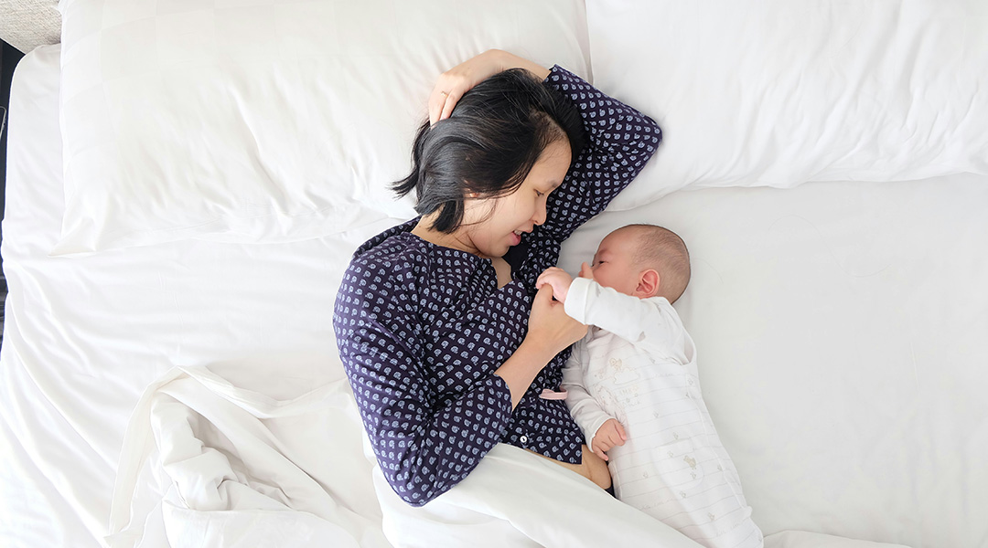 Smart wearable device monitors high-risk postpartum women